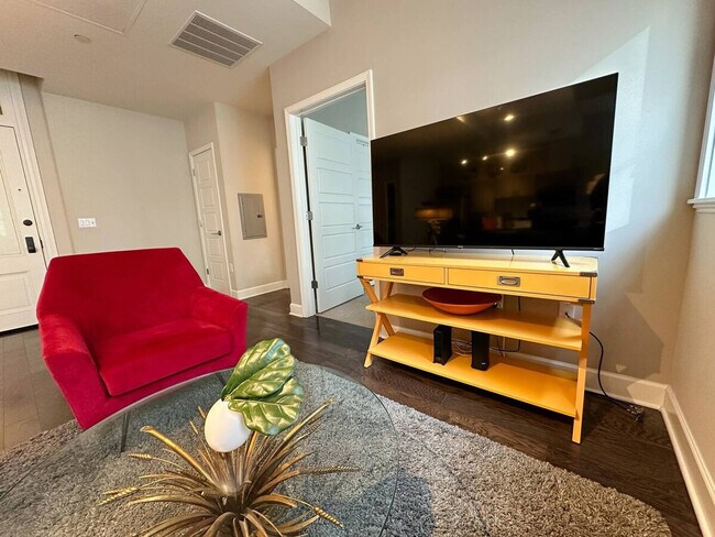 Building Photo - 256 E Main St