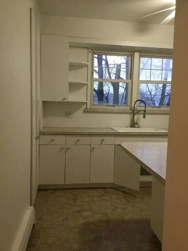 Building Photo - 1407 70th St