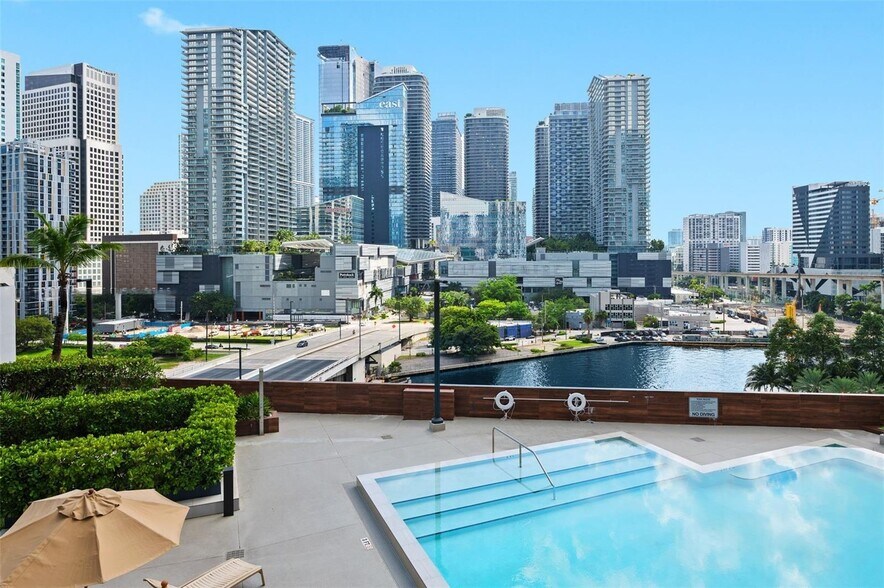 Building Photo - 350 S Miami Ave