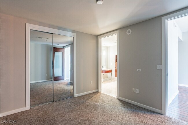 Building Photo - 4471 Dean Martin Dr