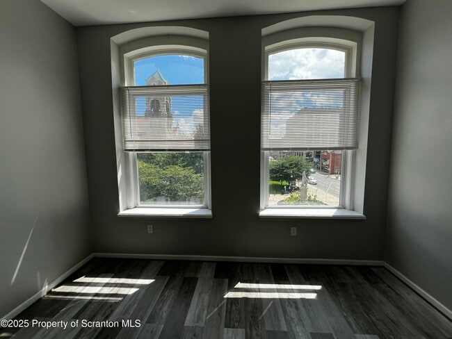 Building Photo - 205 N Washington Ave