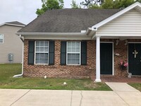 Building Photo - Townhouse in Camelot