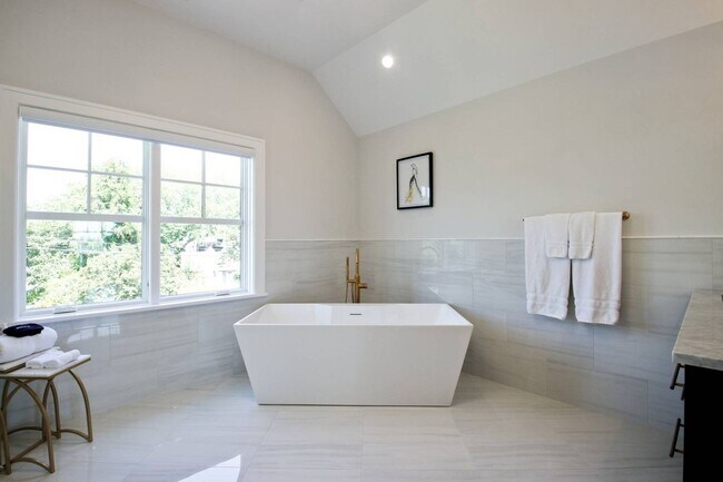 Building Photo - 12 S Elroy Dr