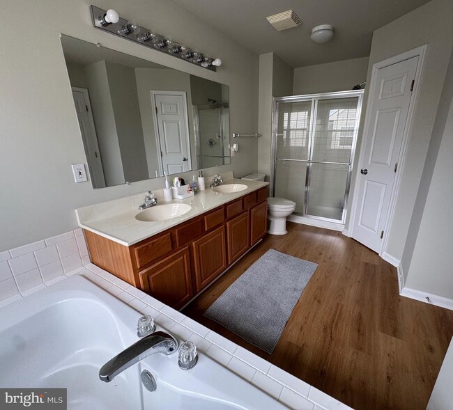 Building Photo - 29 Newbury Dr