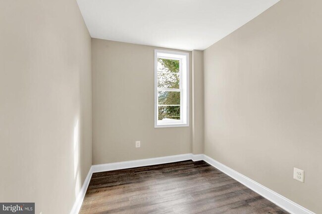 Building Photo - 19 N Morley St