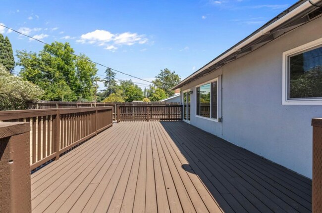 Building Photo - 118 Montrose Ct