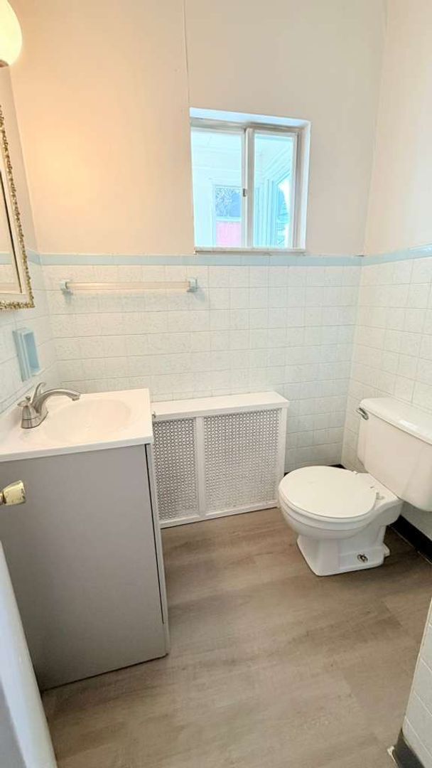 Building Photo - Spacious 4BR 1.5BA Single Family Home in Carrick