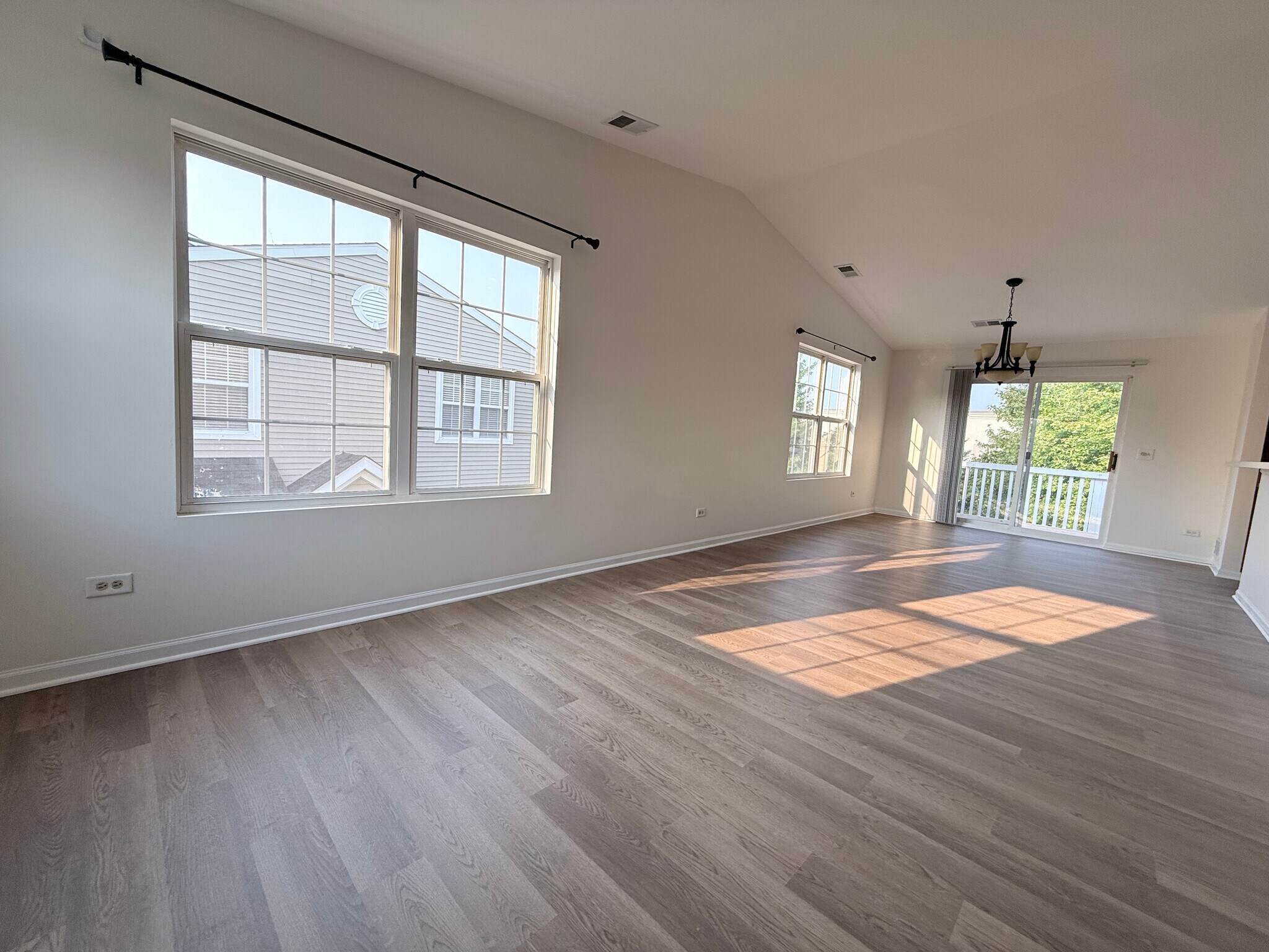 Building Photo - 1424 Westhampton Dr