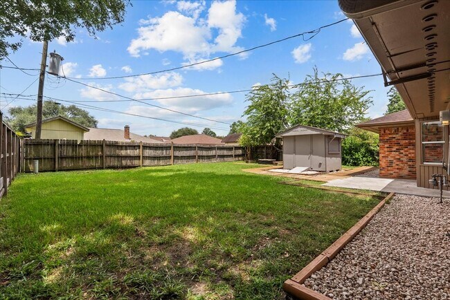 Building Photo - 718 E Lambuth Ln