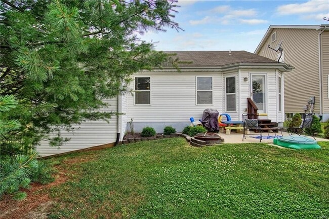Building Photo - 404 Tailfeather Dr