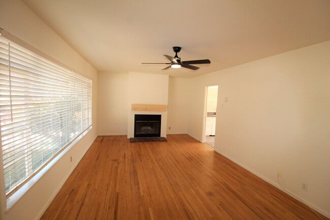 Building Photo - 2352 Pierpont Blvd