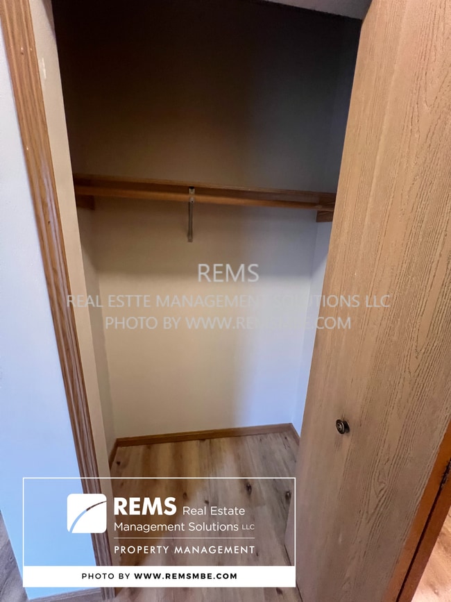 Building Photo - 33 Grand Canyon Dr