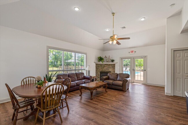 Building Photo - 1835 Bradfield Dr