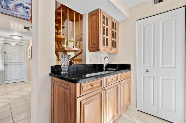 Building Photo - 143 Bay Colony Dr N