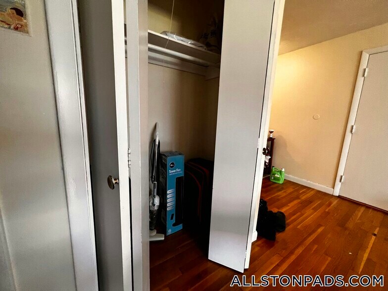 Building Photo - 75 Gardner St