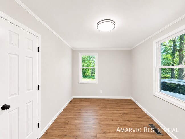 Building Photo - 807 Candlewood Dr