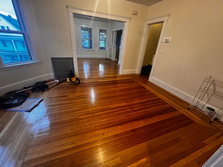 Primary Photo - 7 Watson St