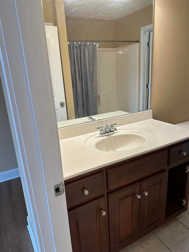 Building Photo - 226 Spg Crk Ave