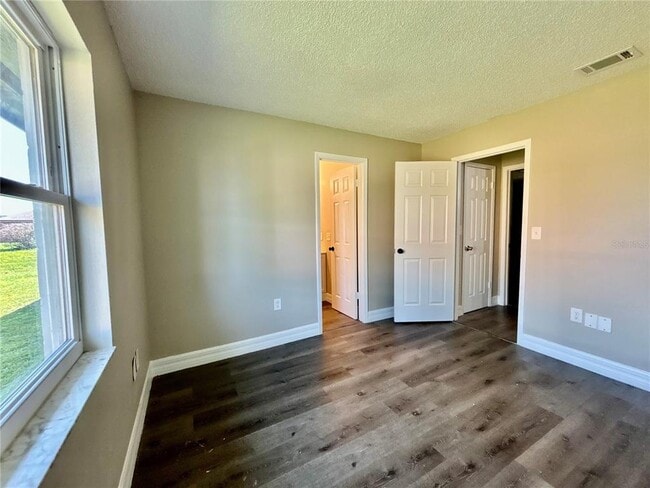 Building Photo - 504 Blackbird Ln