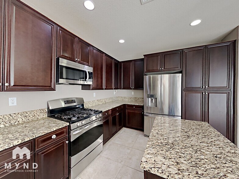 Building Photo - 10772 Grayslake Dr