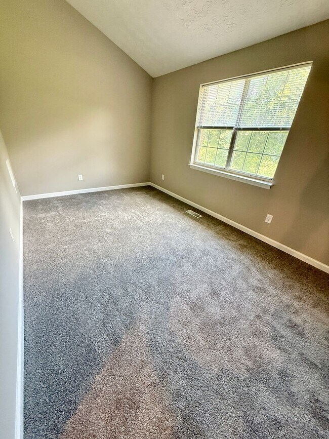 Building Photo - Awesome 2 Bed 1.5 Bath Condo in Hermitage ...