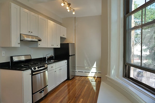 Building Photo - 102 Willow St