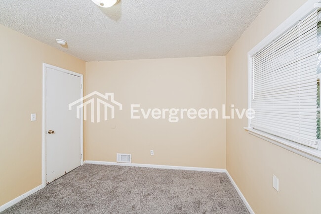 Building Photo - 2633 1st St NE