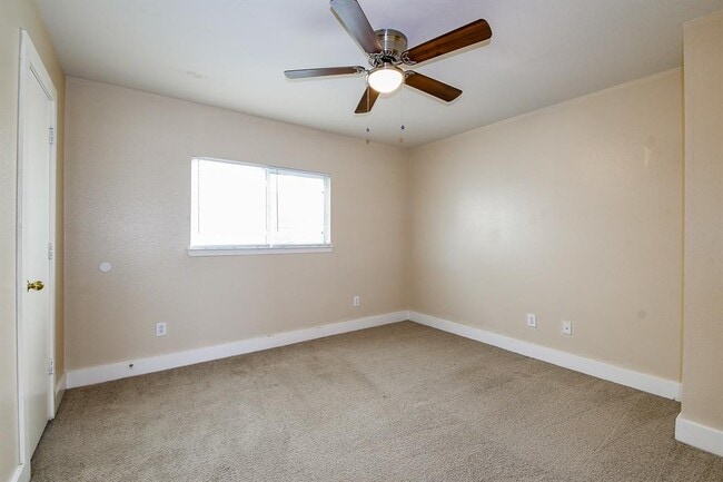 Building Photo - 5830 Silver Oak