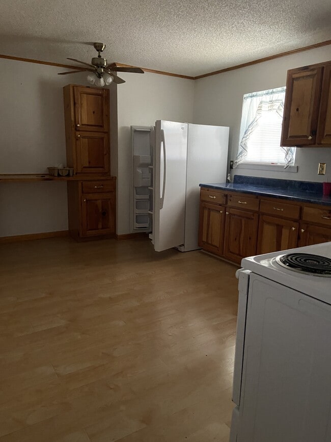 Building Photo - 18601 Honeysuckle Ln