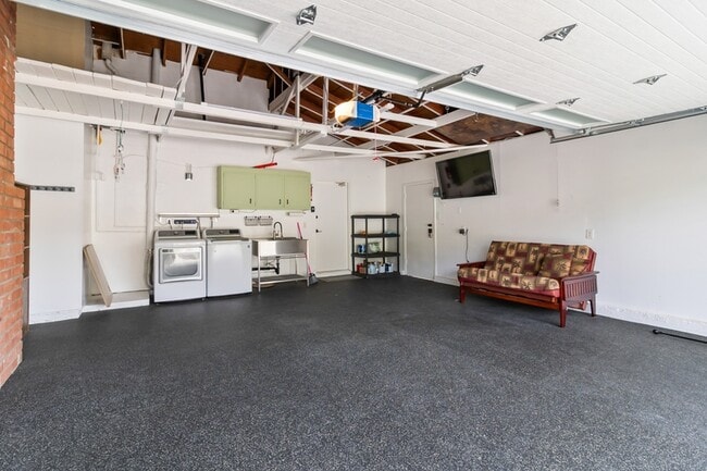 Building Photo - 135 N Barnwell St