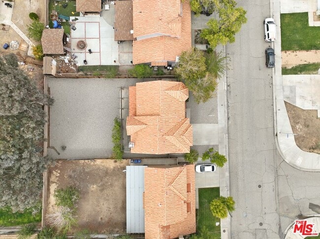 Building Photo - 37105 Zinnia St