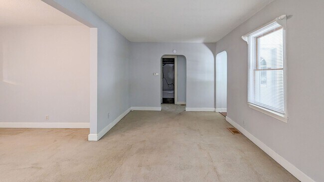 Building Photo - 3 Bedroom Home Preleasing for August 2026! Short Walk from Ball State's Campus! Updated & Spaciou...