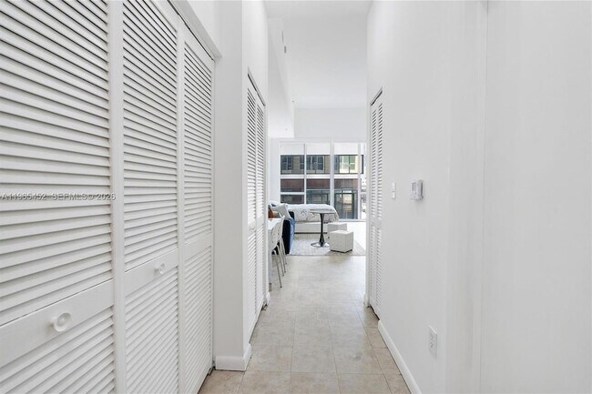 Building Photo - 253 NE 2nd St