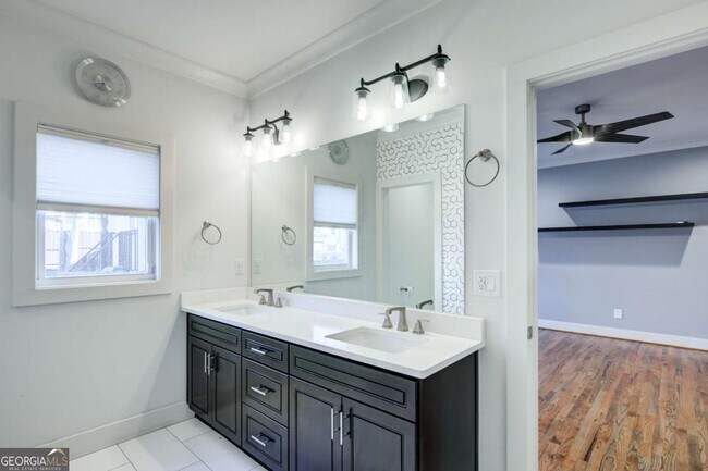 Building Photo - 1237 Milton Terrace SE