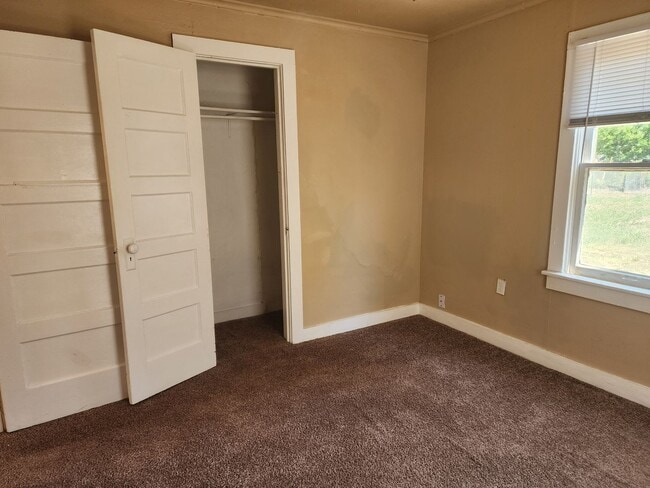 Building Photo - 2 Bed 1 Bath Home!