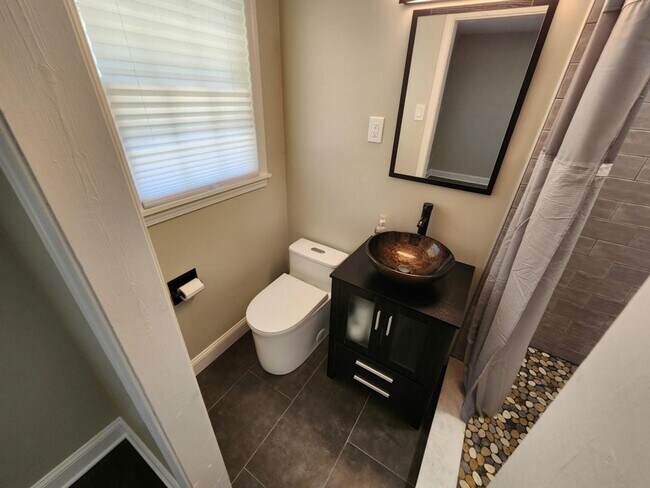 Building Photo - Richland Elementary District - 4 Bedroom Home