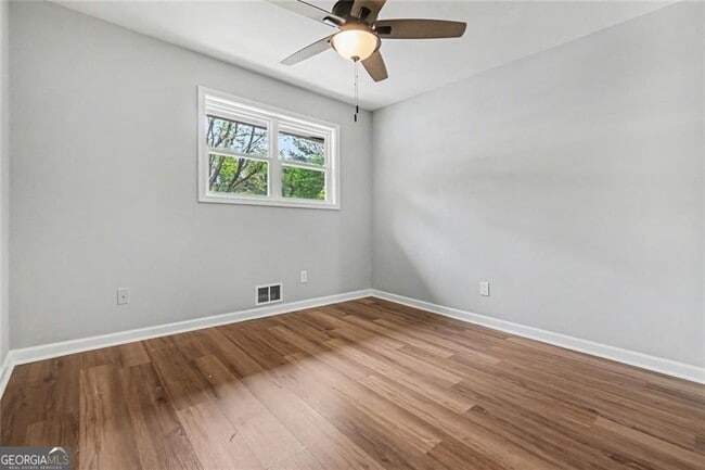 Building Photo - 2952 N Dekalb Dr