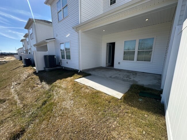 Building Photo - BRAND NEW 4 Bed 3 Bath Townhome Near The H...