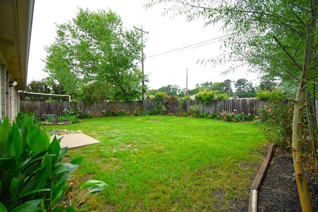 Building Photo - Beautiful 3 Bedroom, 2 Bath Home in Flint!