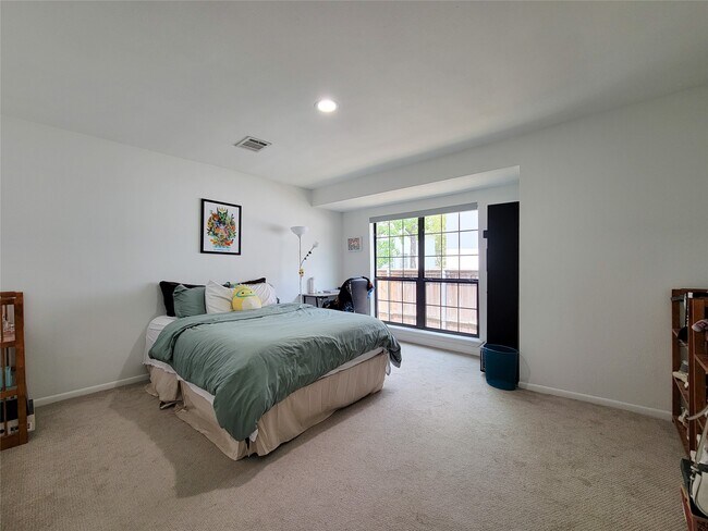 Building Photo - 755 Bering Dr