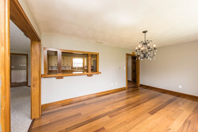 Building Photo - 229 Topaz Ln