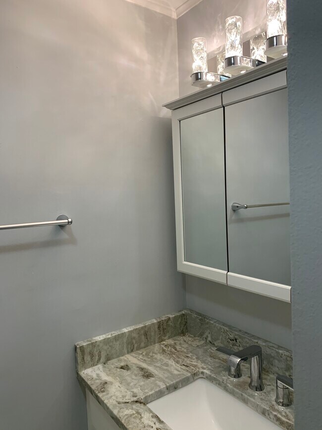 Building Photo - 231 Canal Park Dr