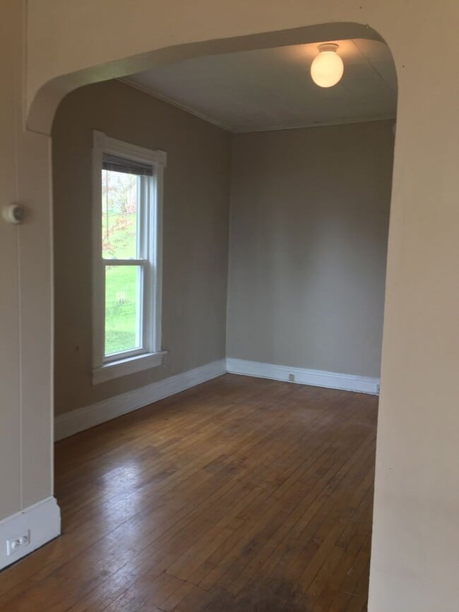 Building Photo - 1217 E 7th St