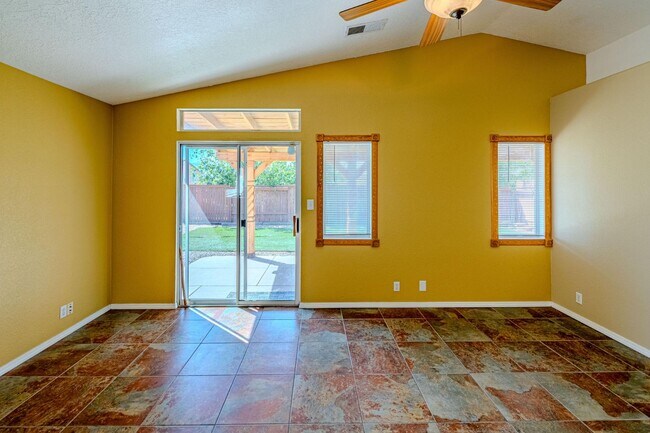 Building Photo - 4720 Shepherd Ct NE