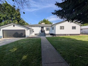 Building Photo - Huge Orchards House - Beautiful Updates