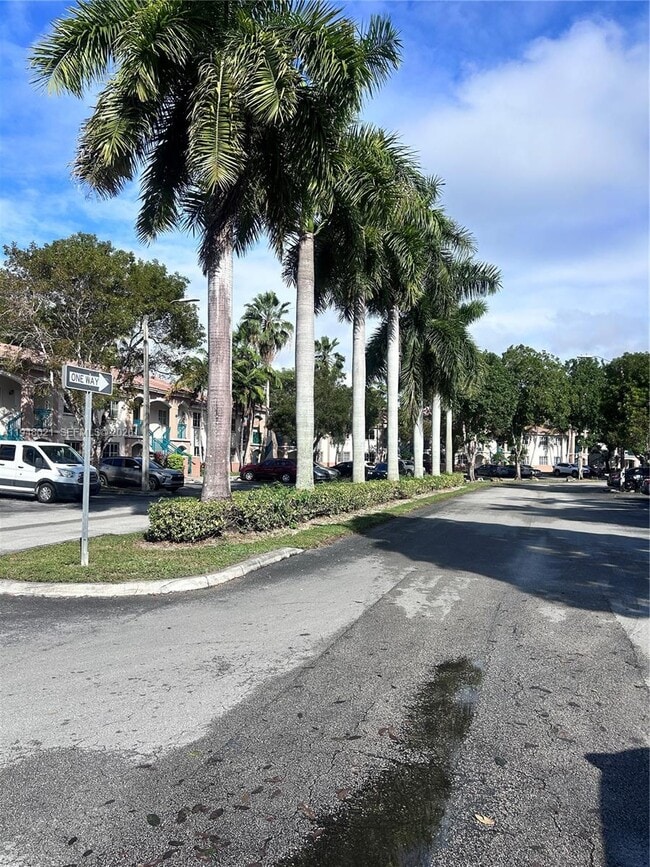 Building Photo - 1270 SE 31st Ct