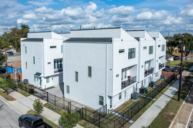 Building Photo - 4804 Gano St