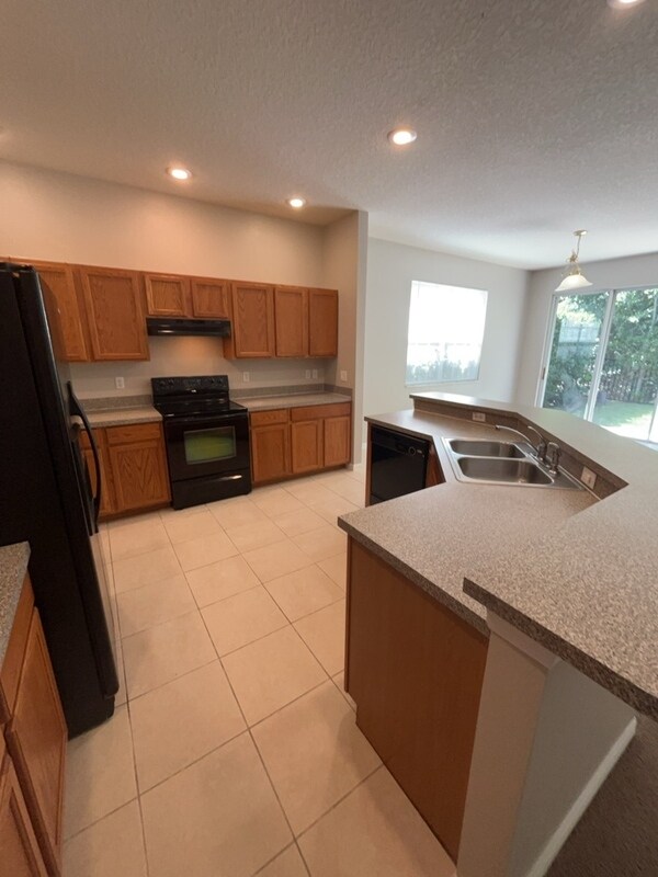 Building Photo - 9672 Piccadilly Sky Way