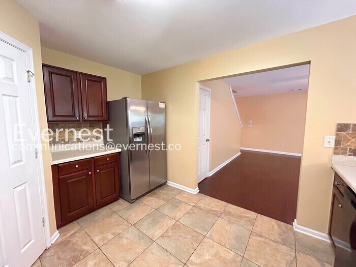Building Photo - 2395 Mayfair Dr