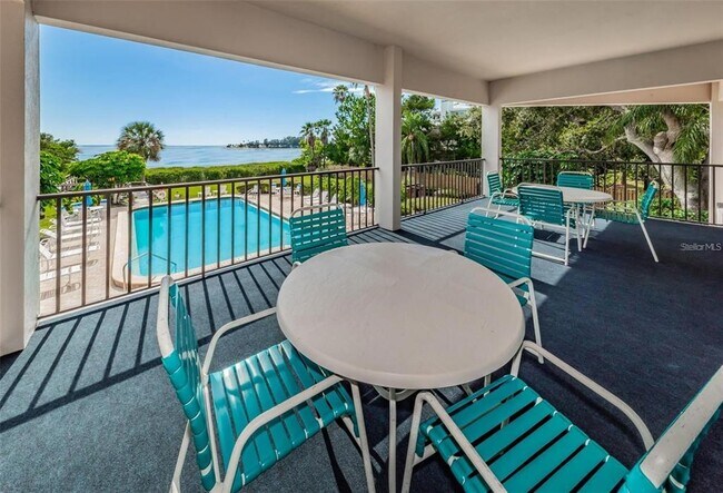 Building Photo - 300 S Florida Ave